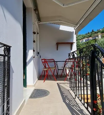 Byron House Apartment Kionion Exterior photo